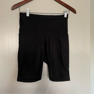 Old Navy Powersoft High Rise Biker Shorts in Black